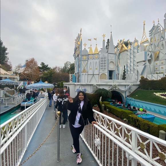 Meet your Posher, Andrea - Picture 5 of 6